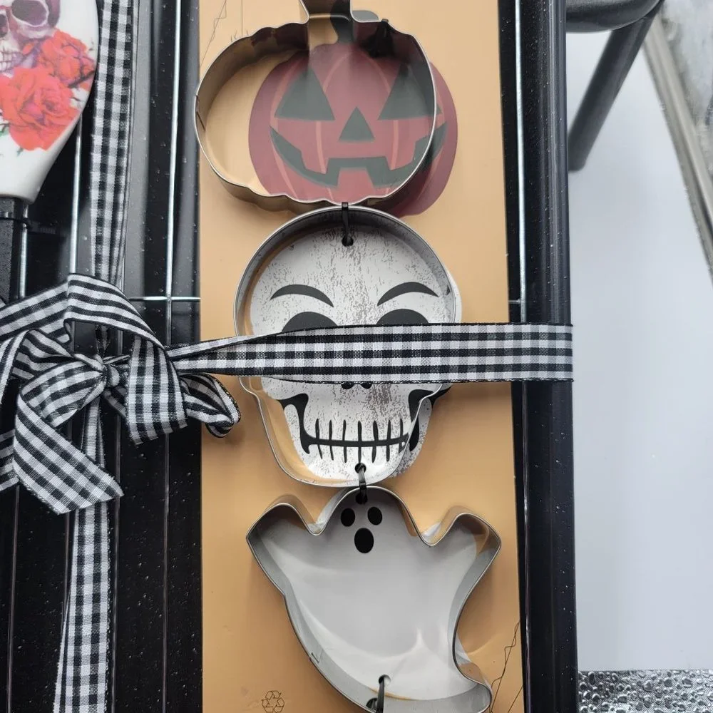 Baking Set 6 Pc Tray Cooling Rack Spatula Cookie Cutters Skull Pumpkin Ghost